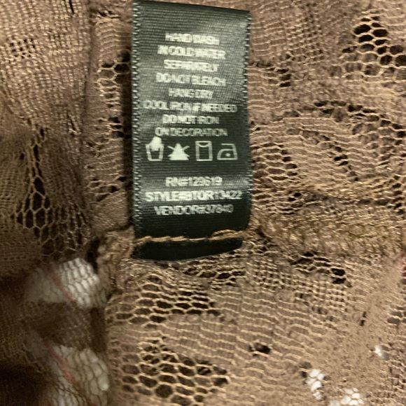 BKE (Buckle) Boutique zip front lace vest. Size L - Picture 5 of 10